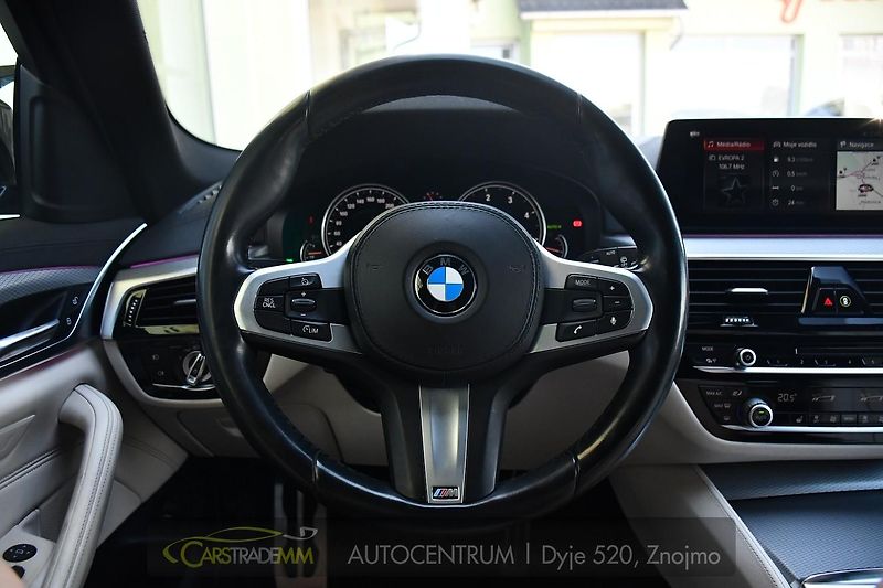 BMW Řada 5 520d - fotka 29 z 58