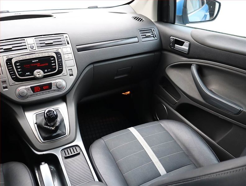 Ford Kuga (2009) Titanium 2.0 TDCi, 4X4 - fotka 8 z 16