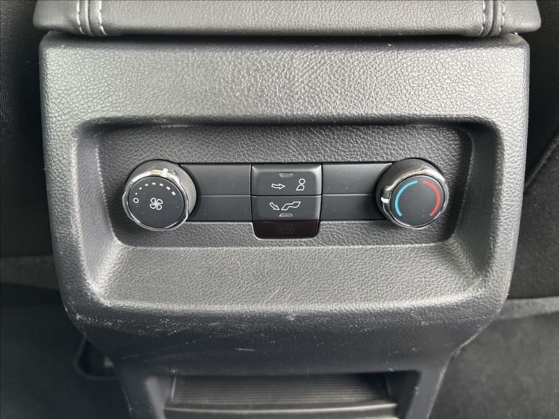 Ford Galaxy 2,0 EcoBlue 110 kW Titanium 7M - fotka 17 z 42