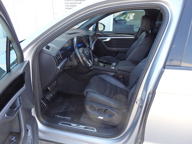 Volkswagen Touareg 4.0 TDI V8 310 kW R-LINE - fotka 6 z 26
