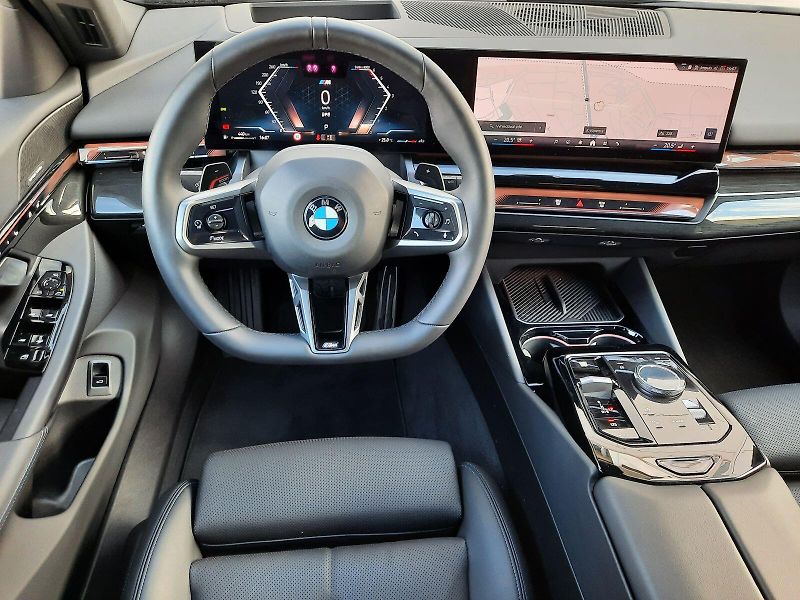 BMW Řada 5 (2025) 540d xDrive Touring M Sport - fotka 10 z 14