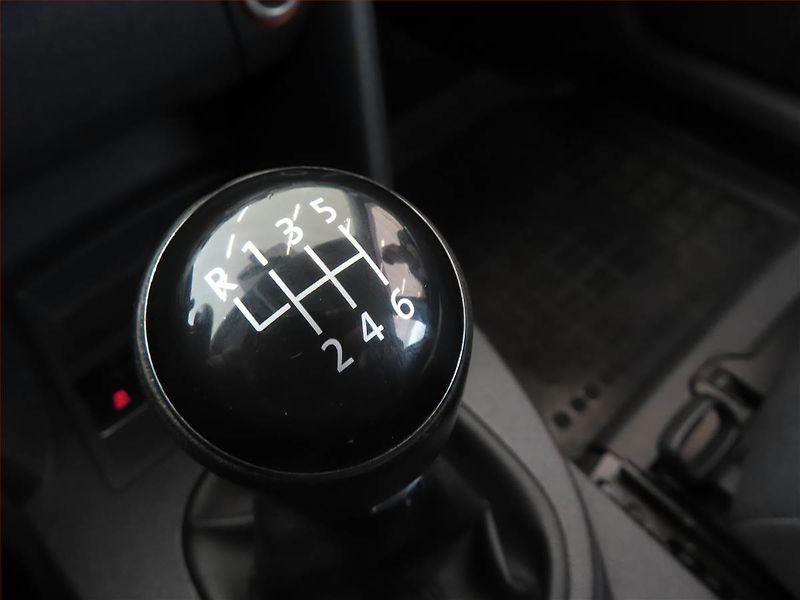 Volkswagen Touran (2012) 1.6 TDI, Serv.kniha, Navi - fotka 12 z 14