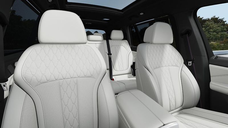 BMW X7 M60i xDrive - fotka 11 z 14