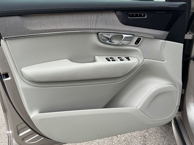Volvo XC90 T8 PLUS, VENTILACE, 360°, VZDU - fotka 9 z 23