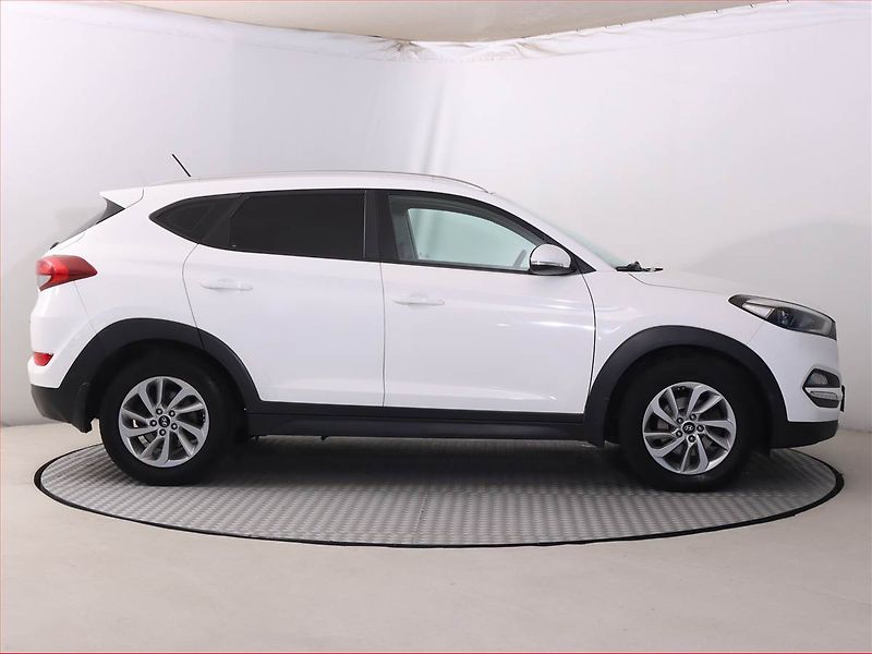 Hyundai Tucson (2016) 1.7 CRDi, Automat, Serv.kniha - fotka 6 z 17