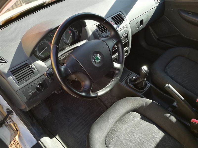 Škoda Fabia 1,4 i 16v klima - fotka 10 z 17
