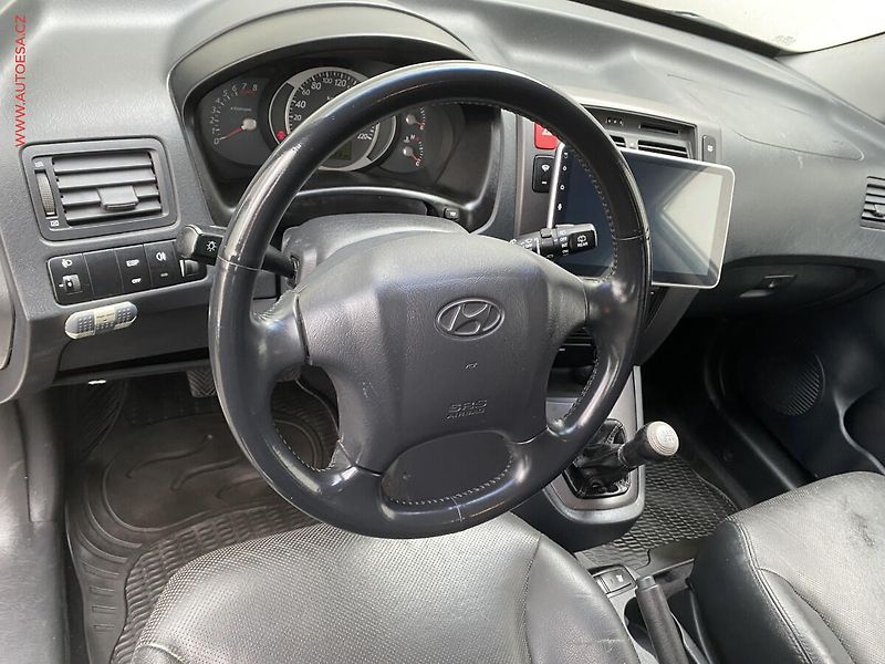 Hyundai Tucson (2006) 2.0i, AC, TZ, výhřev sed - fotka 12 z 16