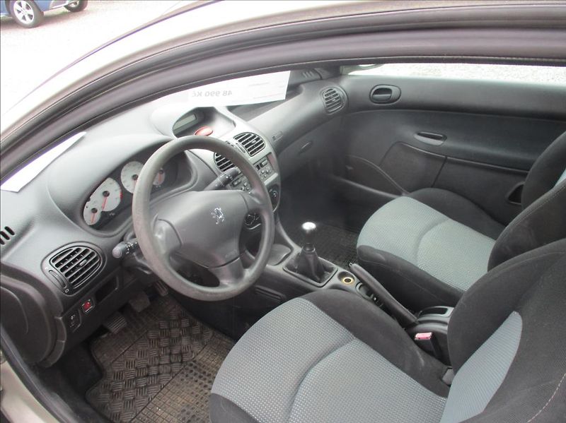 Peugeot 206 1,4 i,klima,serv.kniha,CZ - fotka 10 z 17