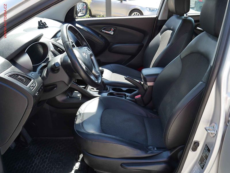 Hyundai ix35 (2012) 1.7CRDi, ČR, AC, TZ, park - fotka 9 z 19