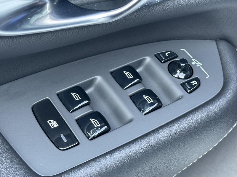 Volvo XC90 (2022) 2.0 B5 AWD Inscription, 1. Maj - fotka 25 z 51