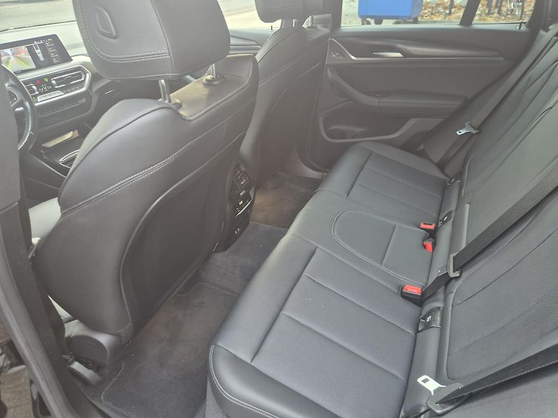 BMW X3 (2024) xDrive 30d M PAKET - fotka 14 z 29