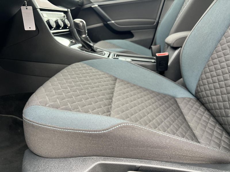 Volkswagen Golf IQ.DRIVE 1.6TDi DSG KLIMA ALU - fotka 11 z 55