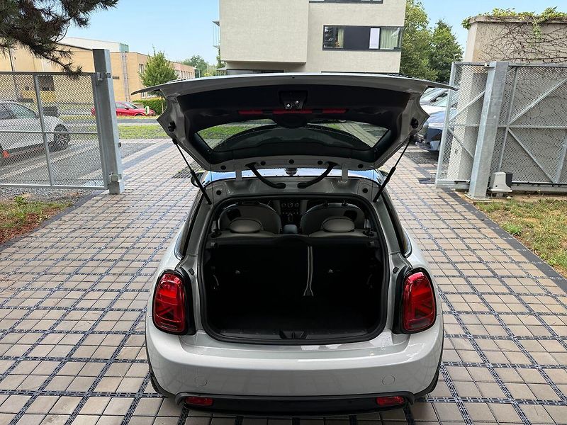 Mini Cooper SE 135 kW HUD REZERVACE - fotka 29 z 33