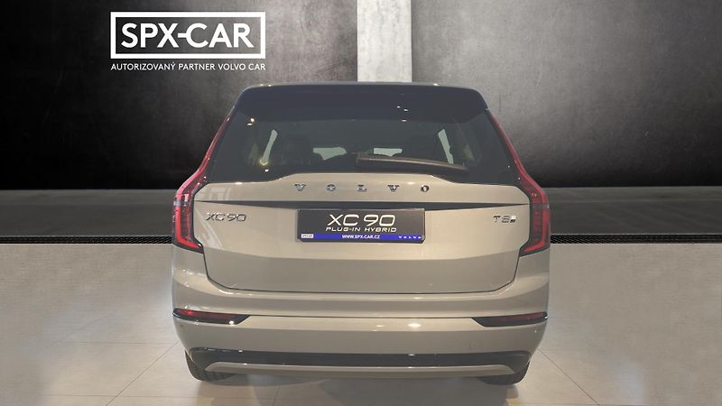 Volvo XC90 (2026) PLUS DARK, T8 AWD, 228+107 kW - fotka 5 z 14