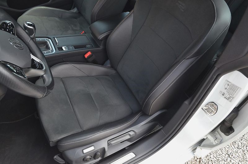 Volkswagen Arteon (2022) 1.5 TSi 110kW R-LINE / ČR  - fotka 17 z 42