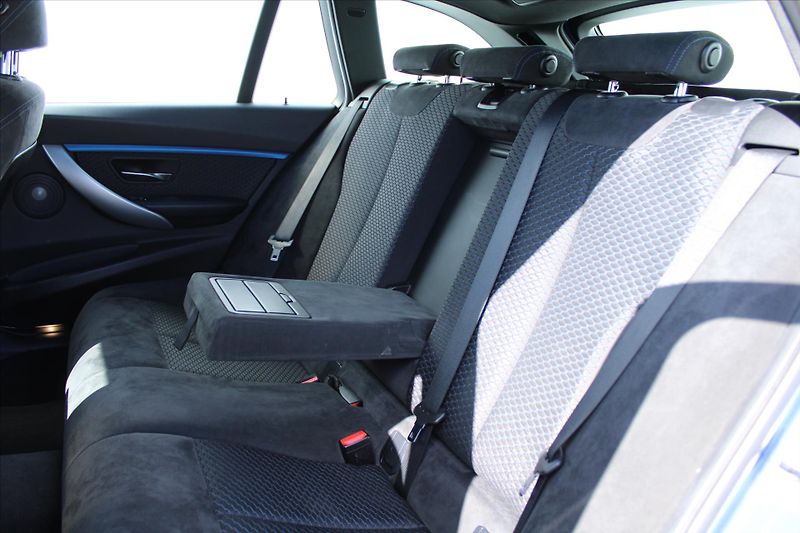 BMW Řada 3 320d xDrive 140kW M PAKET ČR - fotka 11 z 29
