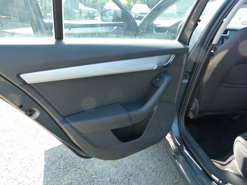 Škoda Octavia 1.6 tdi Greenline - fotka 14 z 19