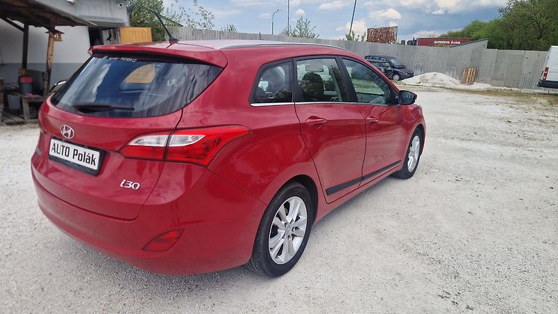 Hyundai i30 1,6 I - fotka 5 z 10