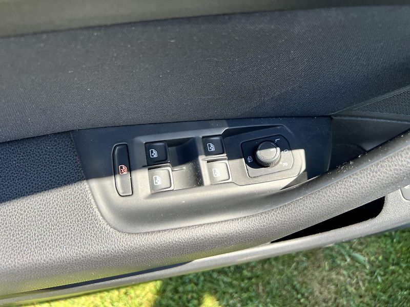 Volkswagen Passat 1.4TSI 92KW,NAVI,LED,ALU - fotka 33 z 44