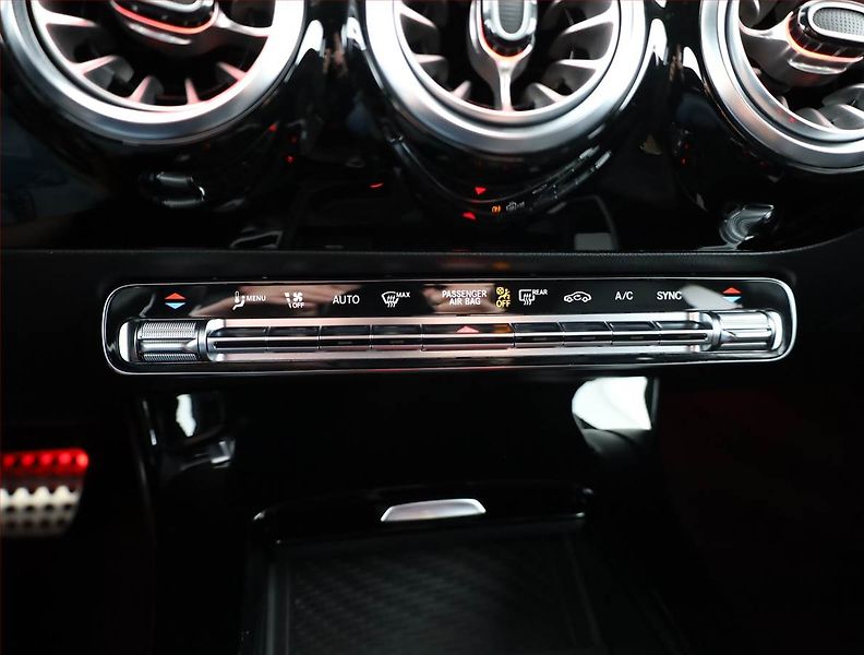 Mercedes-Benz Třídy A (2024) A 200 - fotka 10 z 18