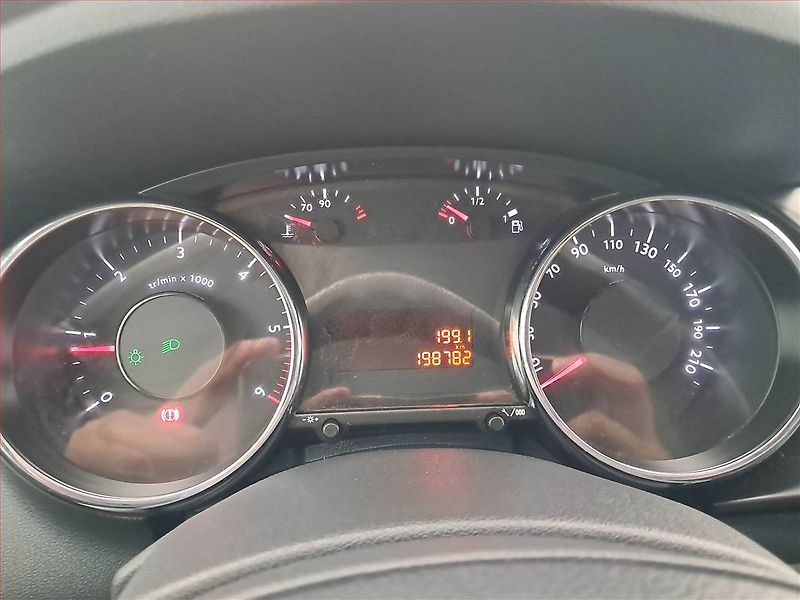 Peugeot 3008 (2012) 2.0 HDi, Navi, Tempomat - fotka 11 z 16