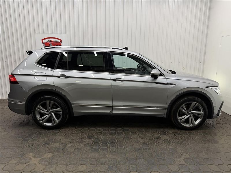 Volkswagen Tiguan Allspace R-LINE 180kW DCC H&K HUD PANO - fotka 10 z 50