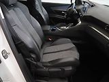 Peugeot 3008 (2019) Allure 1.6 PureTech, Automat - náhled 9