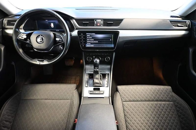 Škoda Superb (2022) 2.0 DSG LED ACC Virtual Tažné - fotka 12 z 35