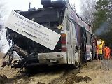 Patrový autobus Neoplan N122 sjel u Nažidel 8. března večer, kolem 20.20, ze sedmimetrového srázu, přetočil se přes střechu a zůstal ležet na levém boku. Zpátky na vozovku ho druhý den vytáhla těžká technika