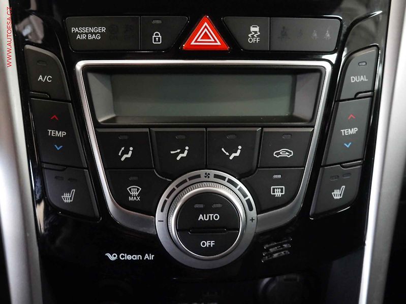 Hyundai i30 (2014) 1.6 GDi, ČR, Temp. park. - fotka 16 z 20