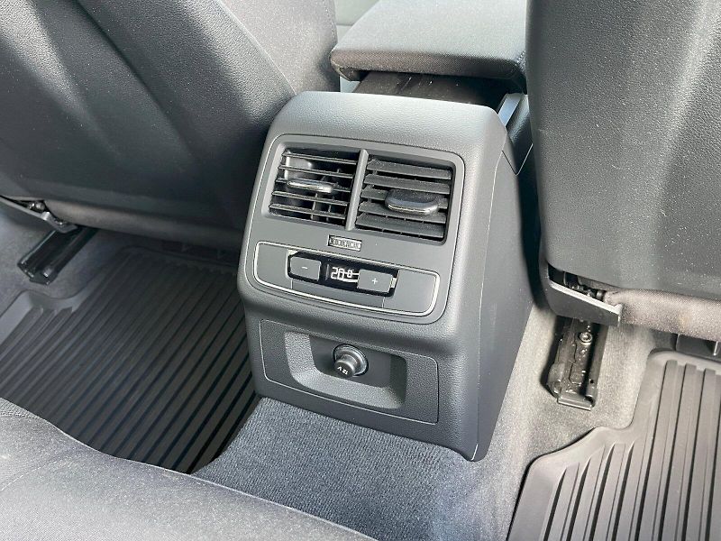 Audi A4 (2022) 2.0 35 TFSI 110 kW S-tronic S- - fotka 19 z 30