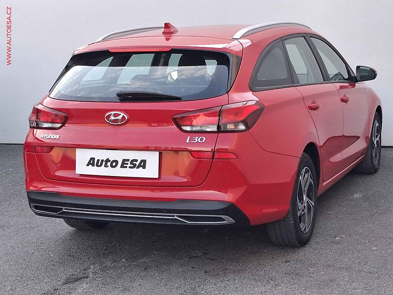 Hyundai i30 (2021) 1.0 T-GDi, ČR, Kamera - fotka 4 z 18