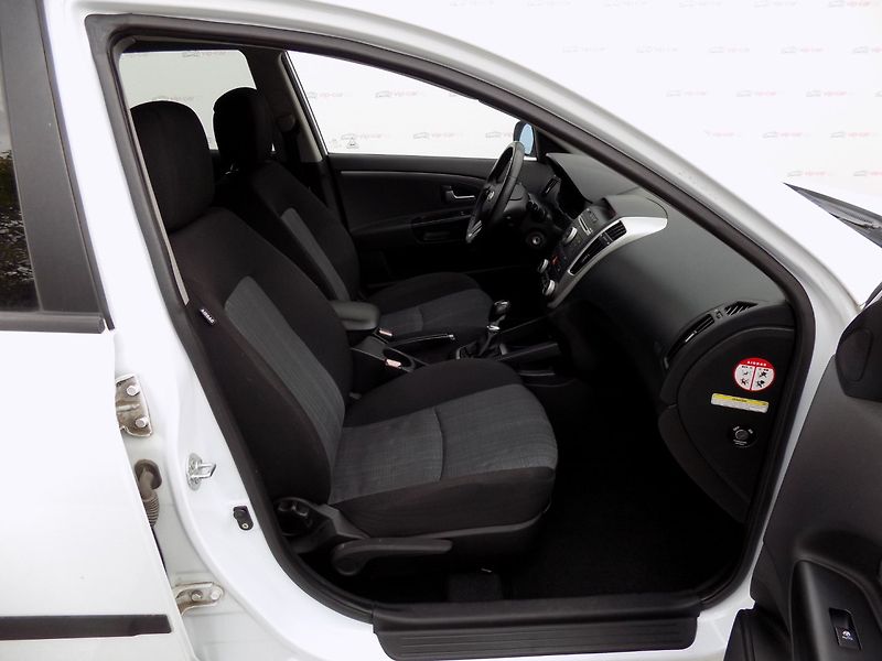 Kia Ceed (2012) 1.6GDi/2.Maj.ČR/Klimatizace/ - fotka 15 z 34