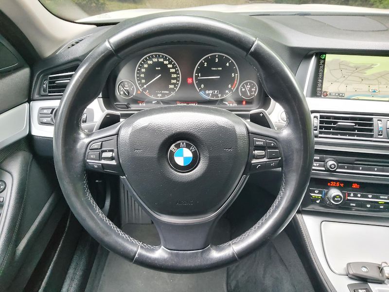 BMW Řada 5 (2016) 520d xDr.  ČR navi nez. topení - fotka 14 z 24