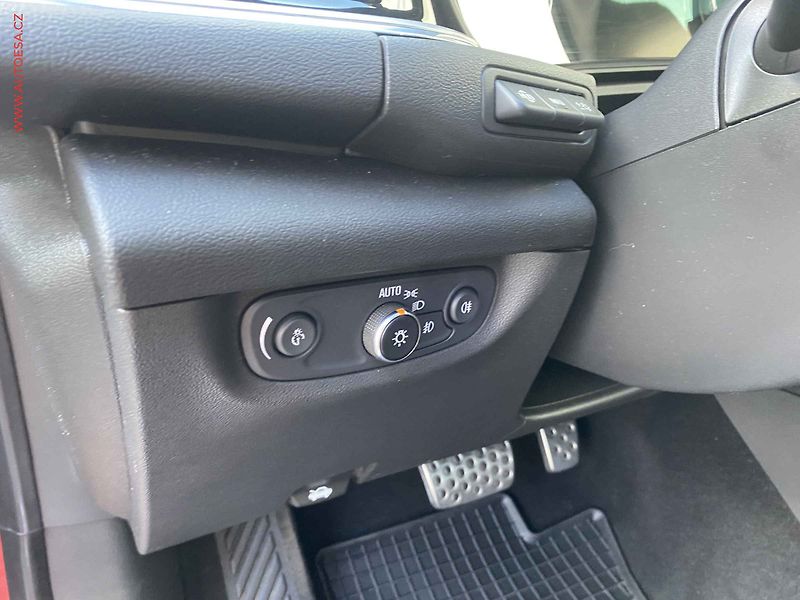 Opel Insignia (2021) 2.0 CDTI, AT, panor. kamera - fotka 15 z 21
