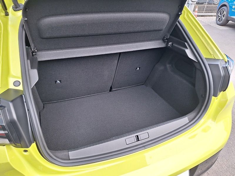 Peugeot 208 (2026) ALLURE 1.2 TURBO 100k MAN6 - fotka 6 z 19