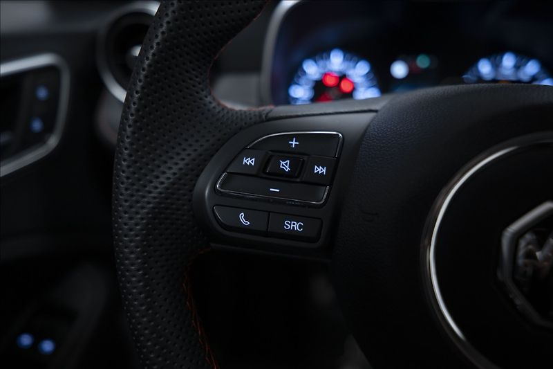 MG ZS 1,5 ESSENTIAL PLUS ZÁRUKA 2031 - fotka 21 z 41