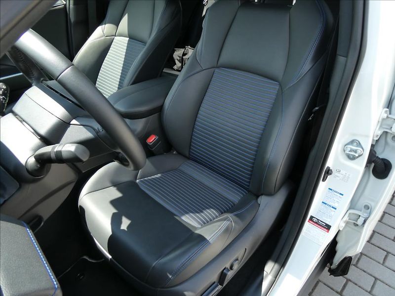 Toyota RAV4 2,5 Hybrid,1.maj,ČR,tažné - fotka 13 z 33
