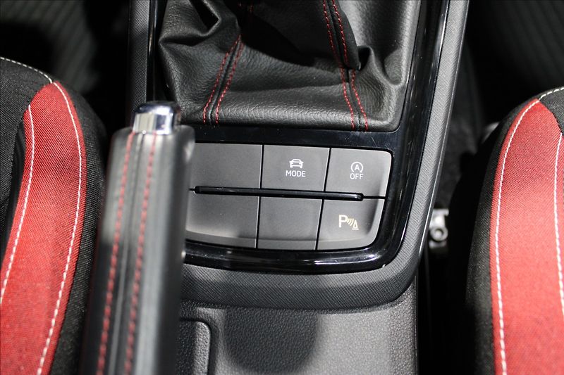 Škoda Kamiq 1,5 TSI 110kw MC 1.maj CZ - fotka 27 z 32