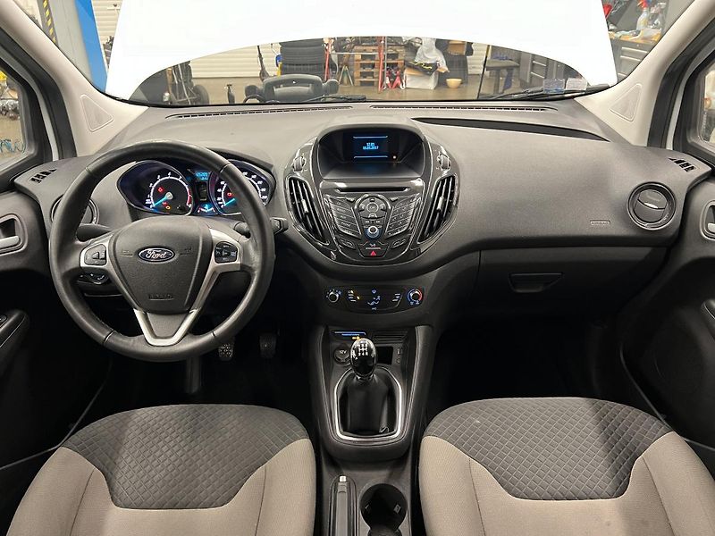 Ford Tourneo Courier 1.0 ECOBOOST 74kW - fotka 8 z 16