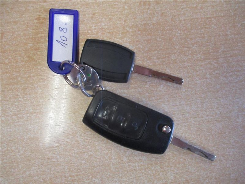Ford C-MAX 1,6 16V, klima,serviska,tažné, - fotka 21 z 26