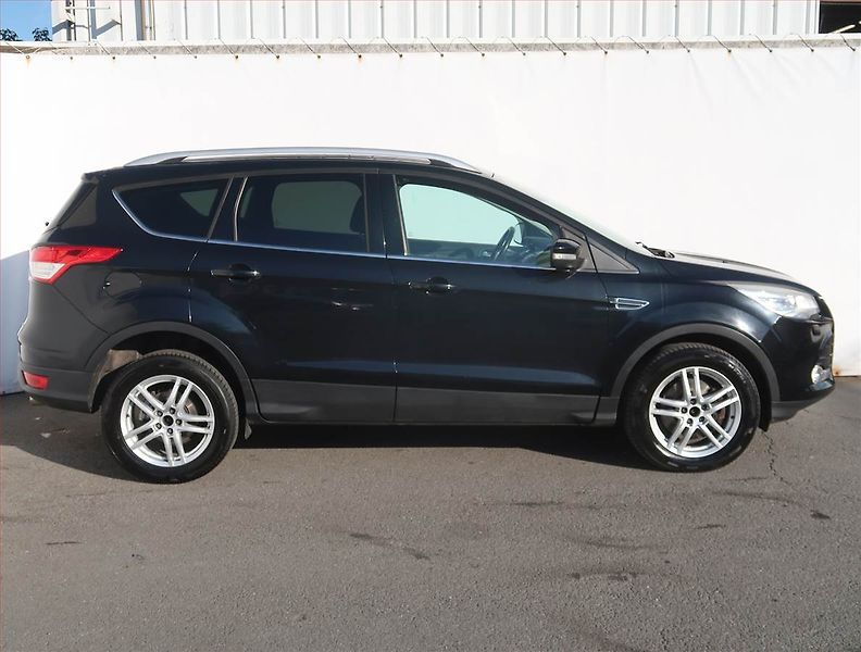 Ford Kuga (2013) Titanium 2.0 TDCi, 4X4 - fotka 6 z 22