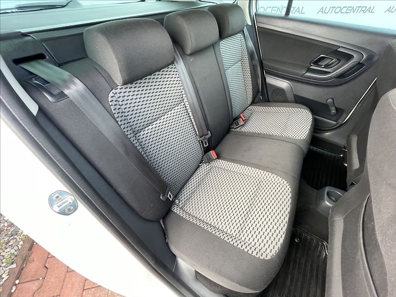 Škoda Fabia 1,2 tsi 63kW Family servisován - fotka 19 z 21