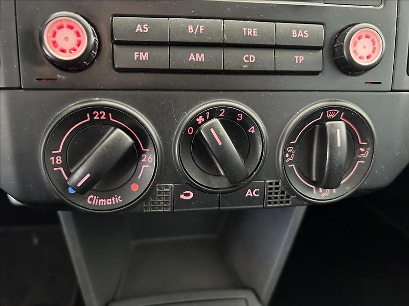 Volkswagen Polo 1,4   CROSS,16V,KLIMATIZACE - fotka 13 z 19