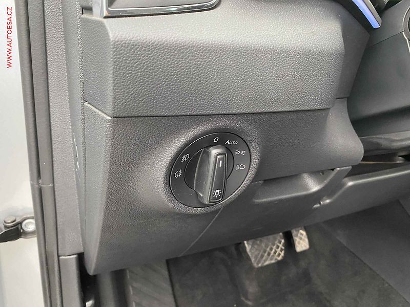 Škoda Karoq (2023) 2.0 TDi, Tour, DSG, LED, - fotka 14 z 18