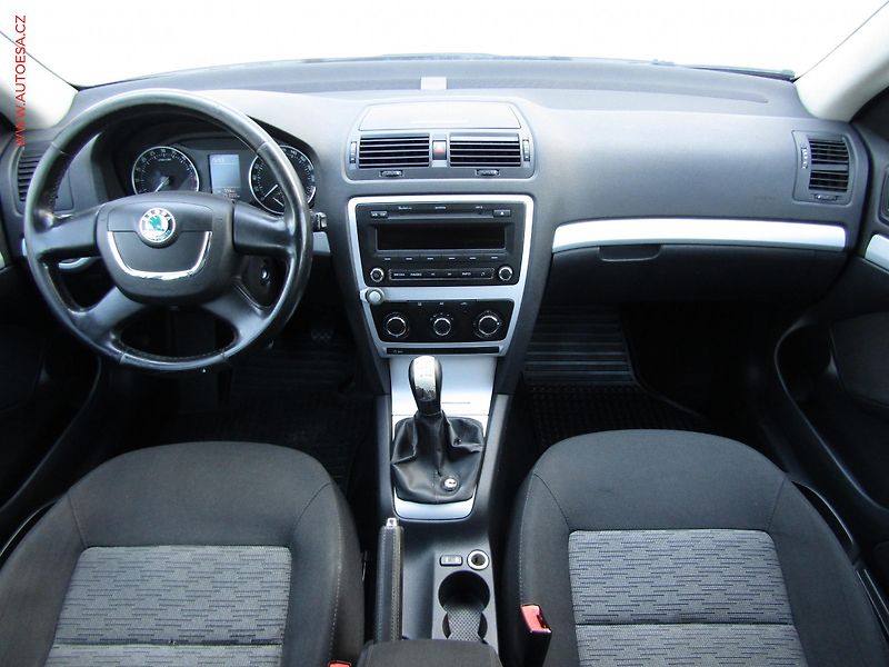 Škoda Octavia (2010) 2.0TDi, ČR, Ambiente - fotka 8 z 16