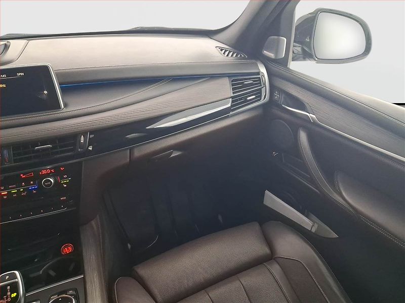BMW X5 (2014) M Paket xDrive30d - fotka 8 z 23