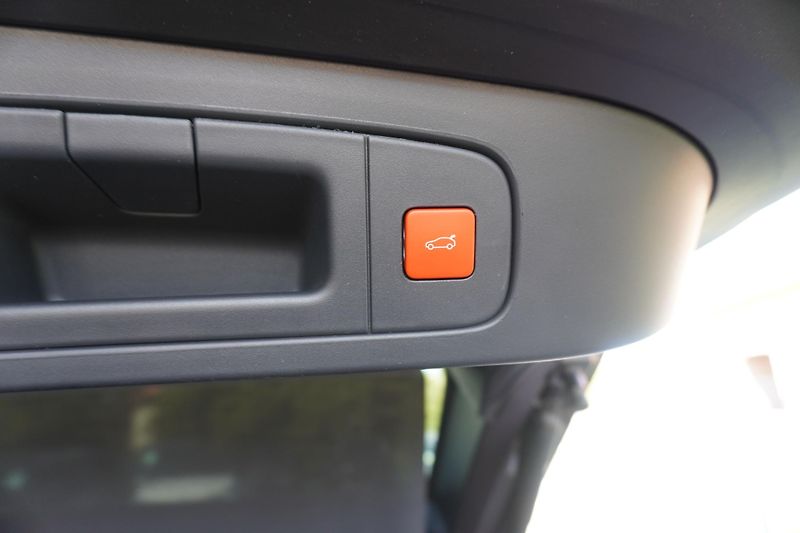 Citroën C5 X (2024) 225 plug in Hybrid Shine Pack - fotka 18 z 18