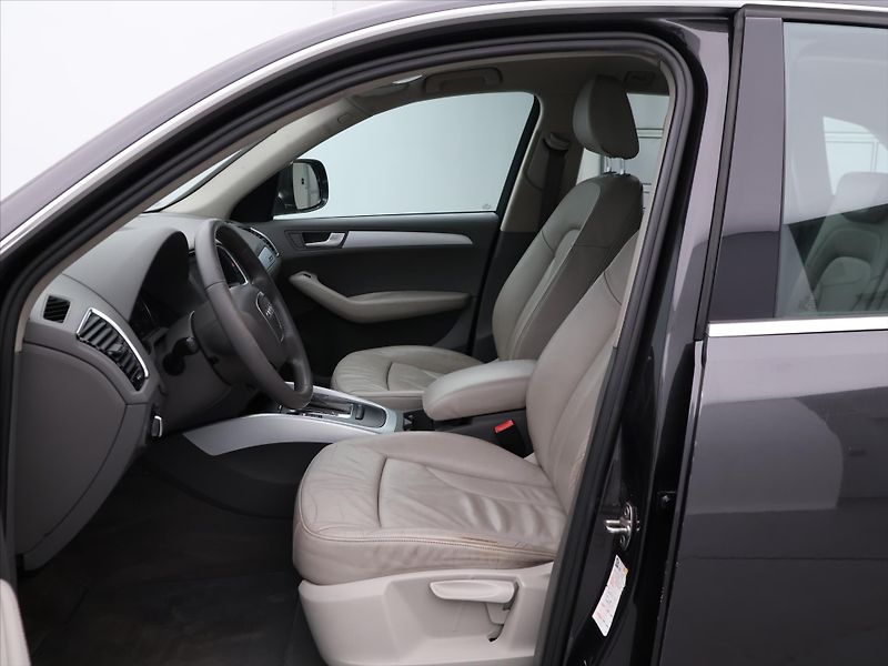 Audi Q5 2,0 TFSI quattro S-Tronic - fotka 11 z 26