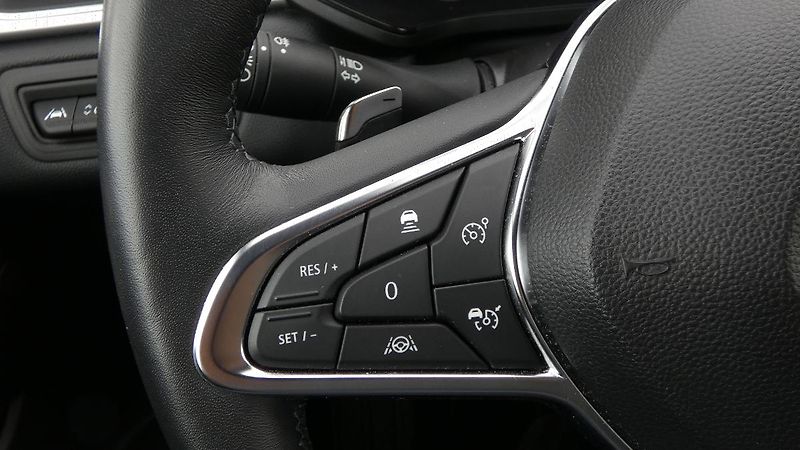 Renault Captur 1,3  TCe 140 Techno EDC - fotka 11 z 22